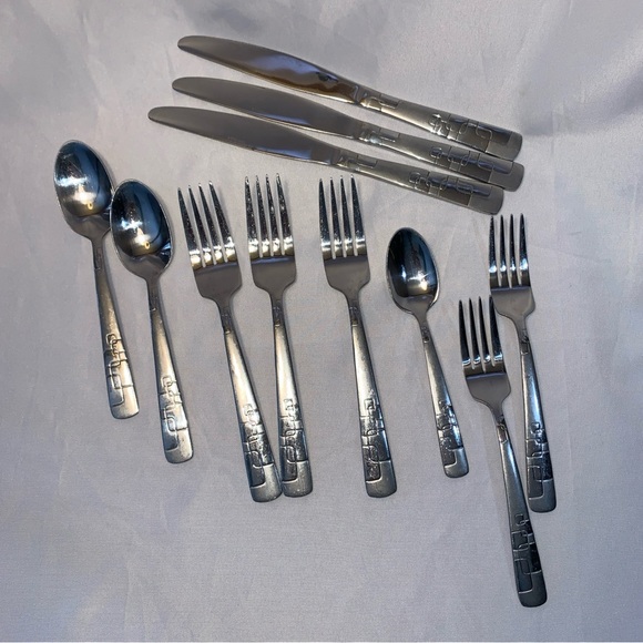 Oneida Quadratic Stainless Steel Flatware Cutlery 11 Pieces Partial Set - Picture 7 of 10